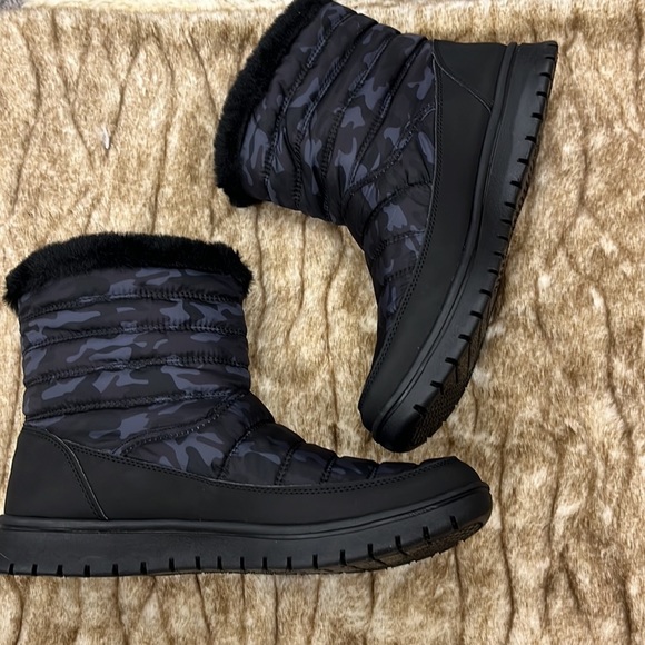 Ryka Suzy Black Camo Water Repellent Boots 8 - Picture 2 of 7